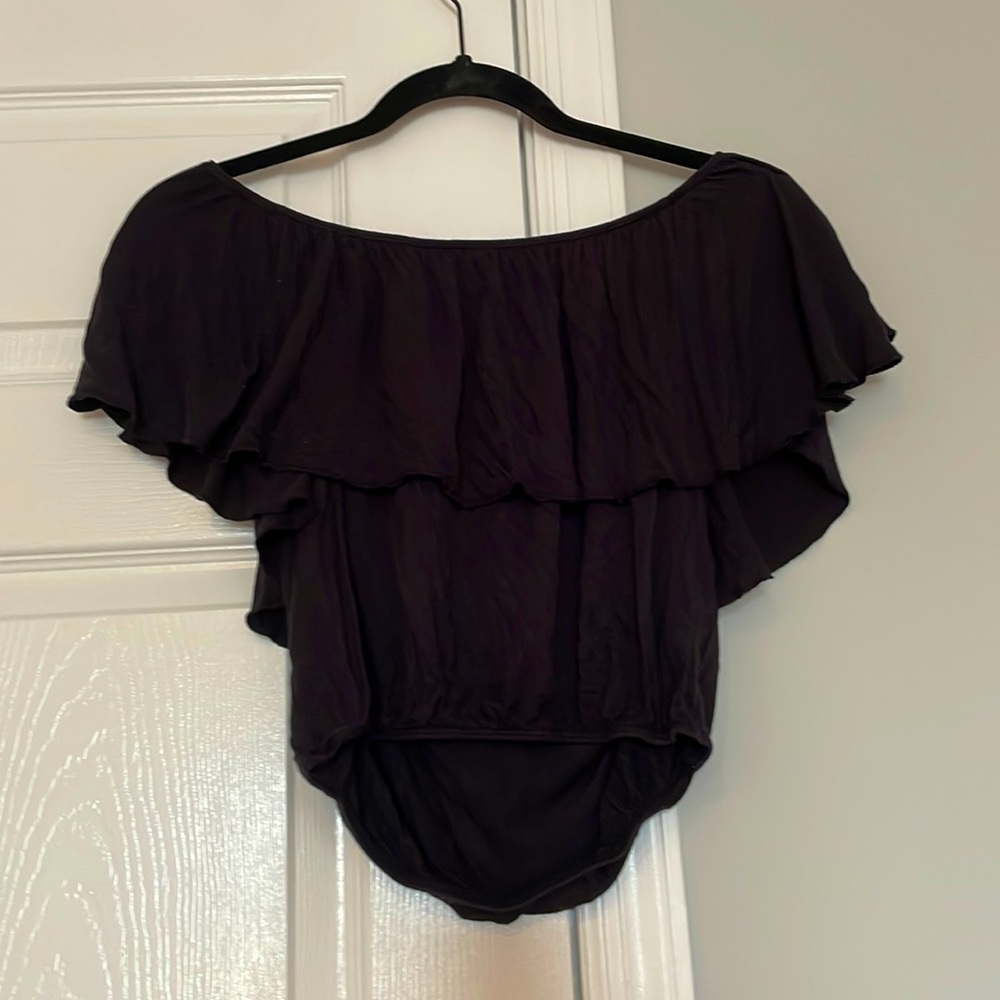 Elastic Cropped Off-the-Shoulder Top